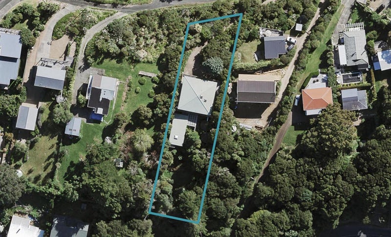 36 Queens Drive, Oneroa, Waiheke Island - Carousel 1
