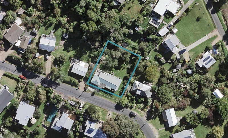 34 Tahatai Road, Oneroa, Waiheke Island - Carousel 1