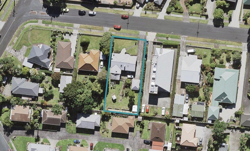 5 Elcoat Avenue, Henderson, Auckland - Carousel 1