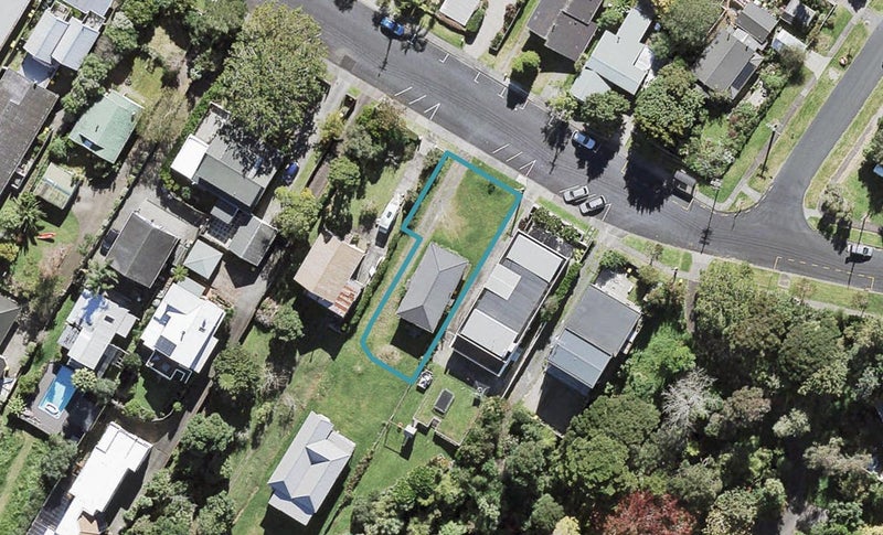 17A Beach Haven Road, Beach Haven, Auckland - Carousel 1