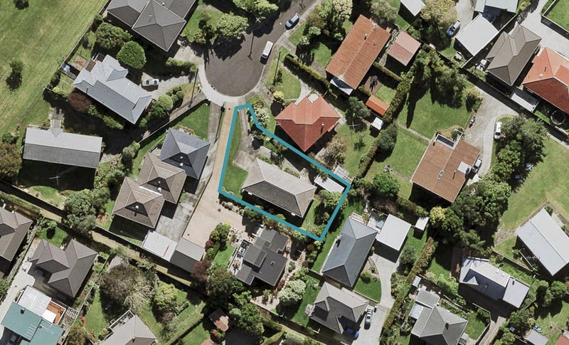 2/8 Lindsay Place, Hillsborough, Auckland - Carousel 1