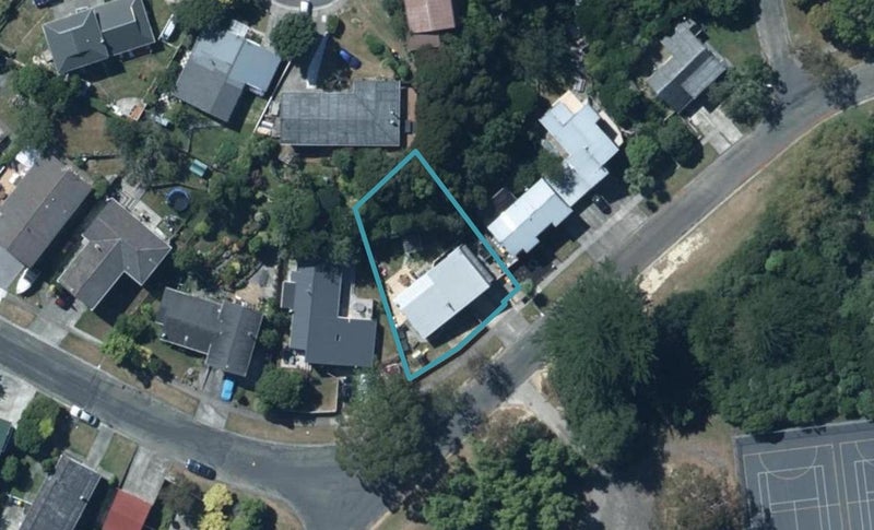 13 Solander Place, Whitby, Porirua - Carousel 1