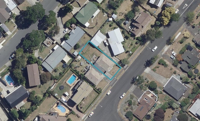 8B Pohutukawa Drive, Pukete, Hamilton - Carousel 1