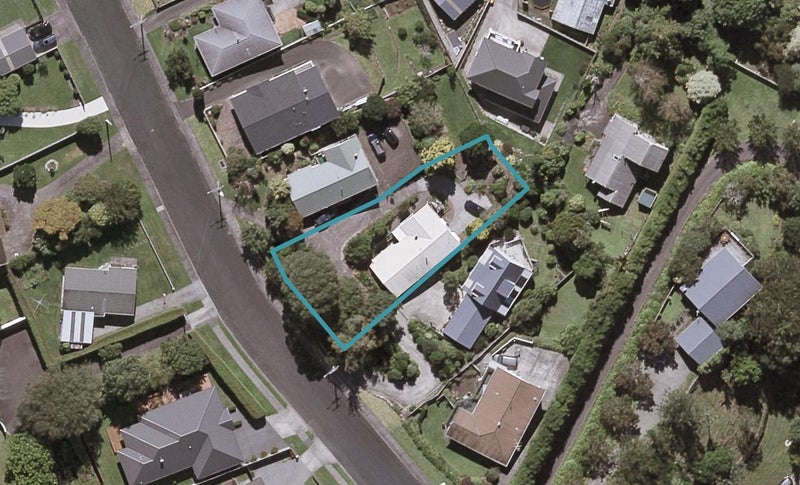 77 Queens Road, Glen Avon, New Plymouth - Carousel 1