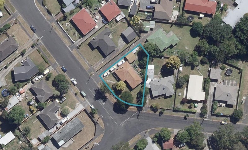 2 Dalesford Street, Silverdale, Hamilton - Carousel 1