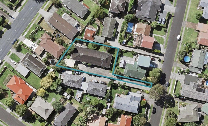 1/16 Hedge Row, Sunnyhills, Auckland - Carousel 1