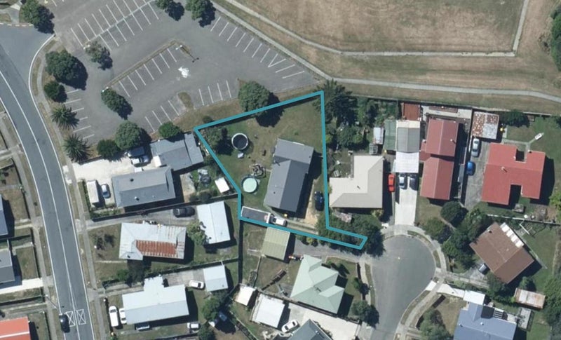 9 Dalray Place, Ascot Park, Porirua - Carousel 1