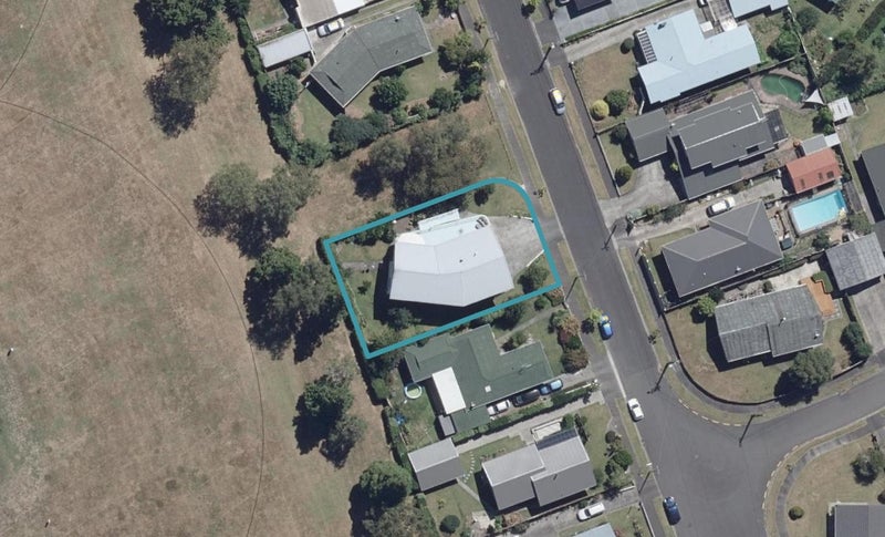 15 Regent Street, Silverdale, Hamilton - Carousel 1