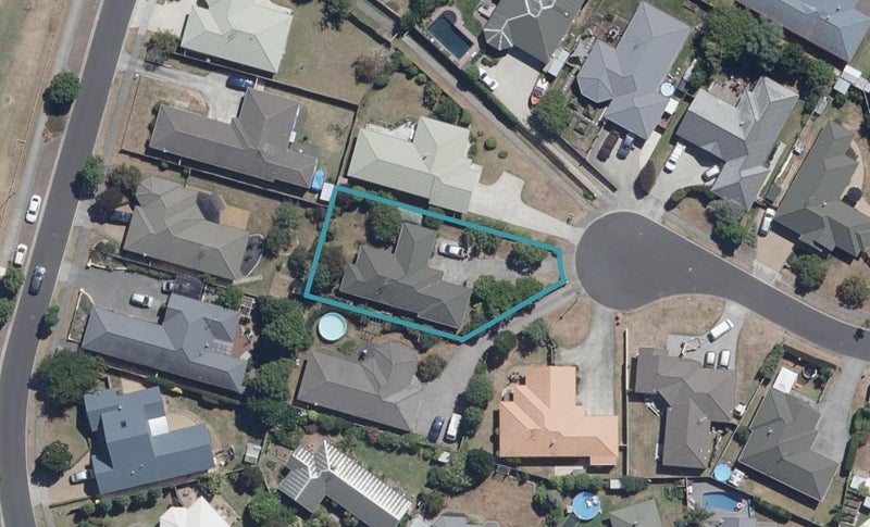 18 Mangakoea Place, St Andrews, Hamilton - Carousel 1