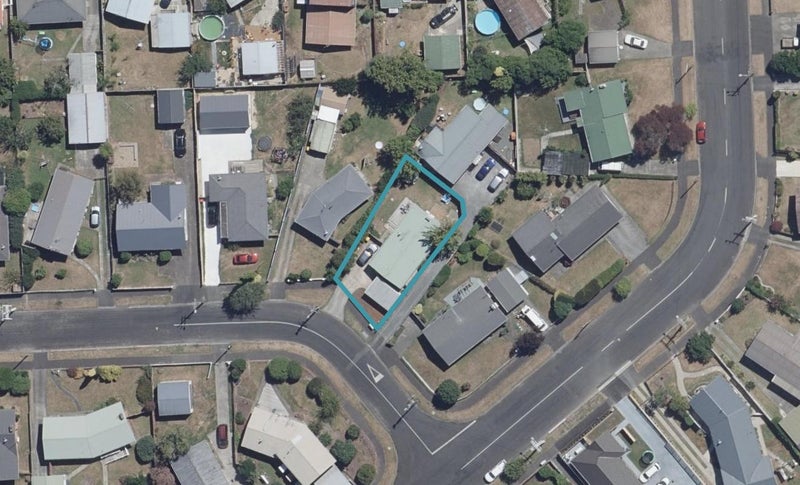 4 Larnach Street, St Andrews, Hamilton - Carousel 1