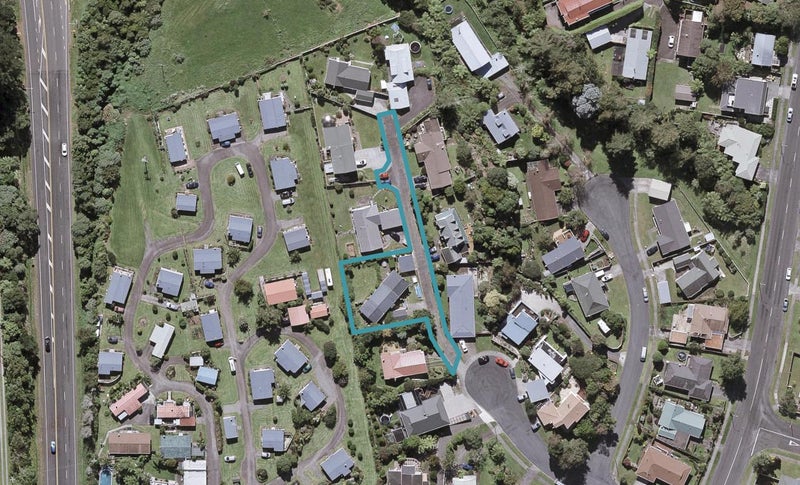 13 Caledonia Place, Highlands Park, New Plymouth - Carousel 1