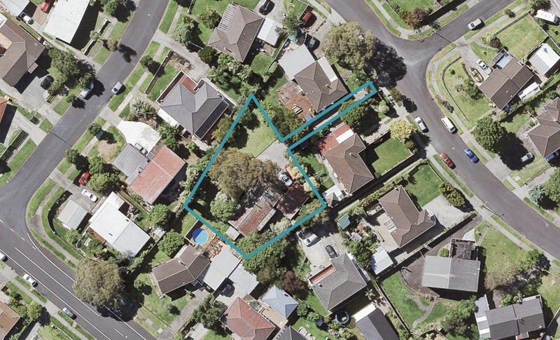 5 Malvina Place, Bucklands Beach, Auckland - Carousel 1