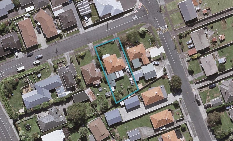 8 Union Street, Merrilands, New Plymouth - Carousel 1