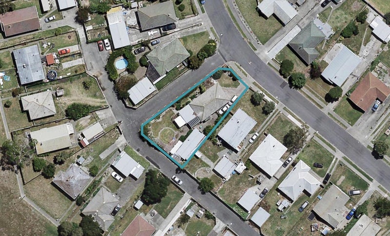 10 Mclaren Crescent, Onekawa, Napier - Carousel 1