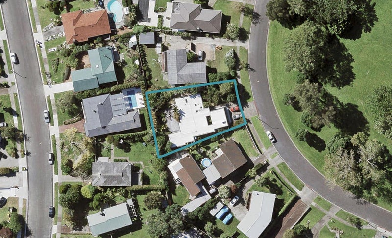 28 Sunnyhill Crescent, Sunnyhills, Auckland - Carousel 1