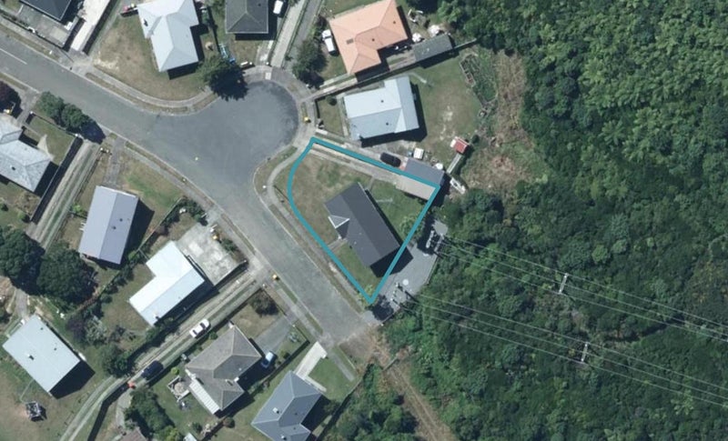 15 Carnavon Place, Cannons Creek, Porirua - Carousel 1