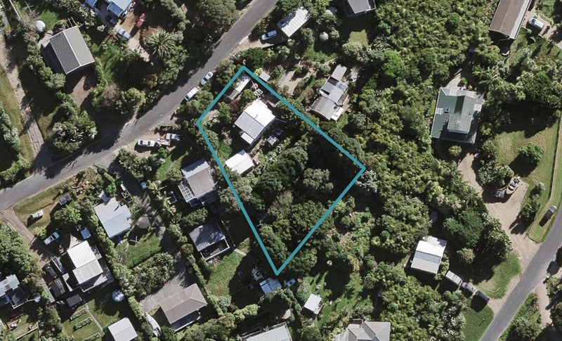 12 Wellington Road, Surfdale, Waiheke Island - Carousel 1