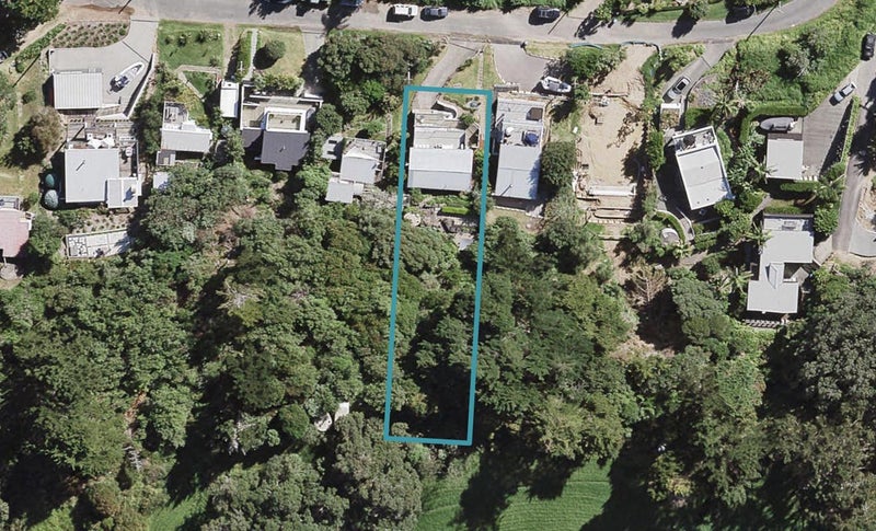 9 Le Roy Road, Onetangi, Waiheke Island - Carousel 1