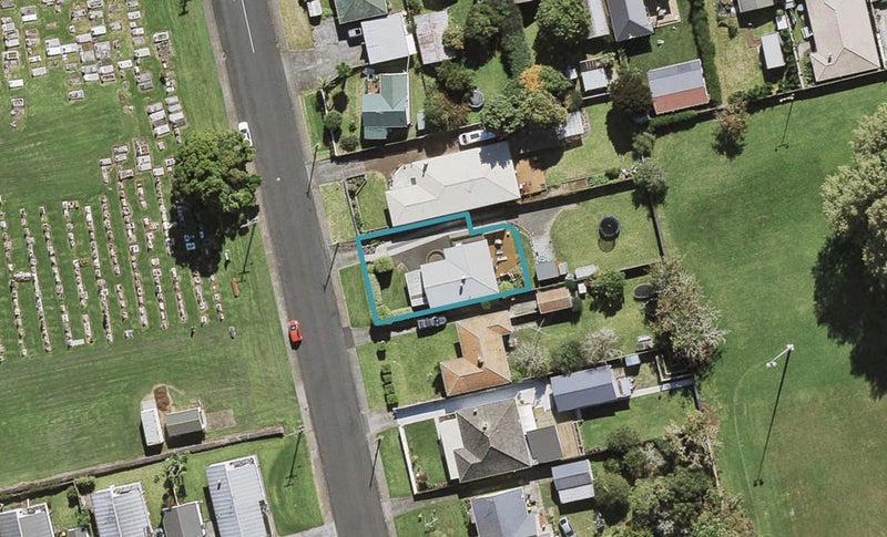 9 Woodward Avenue, Mangere Bridge, Auckland - Carousel 1