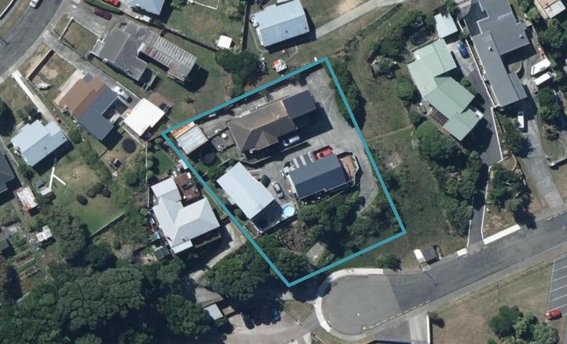 12B Kahutea Terrace, Titahi Bay, Porirua - Carousel 1