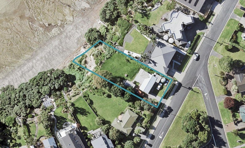 9 Ealing Crescent, Beachlands, Auckland - Carousel 1