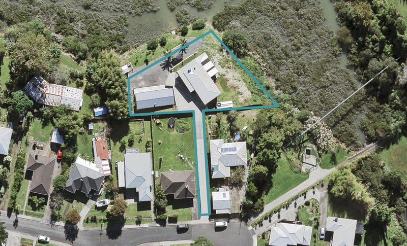 13 Aronui Terrace, Kelston, Auckland - Carousel 1