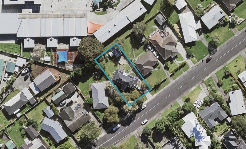 124 Moore Street, Hillcrest, Auckland - Carousel 1