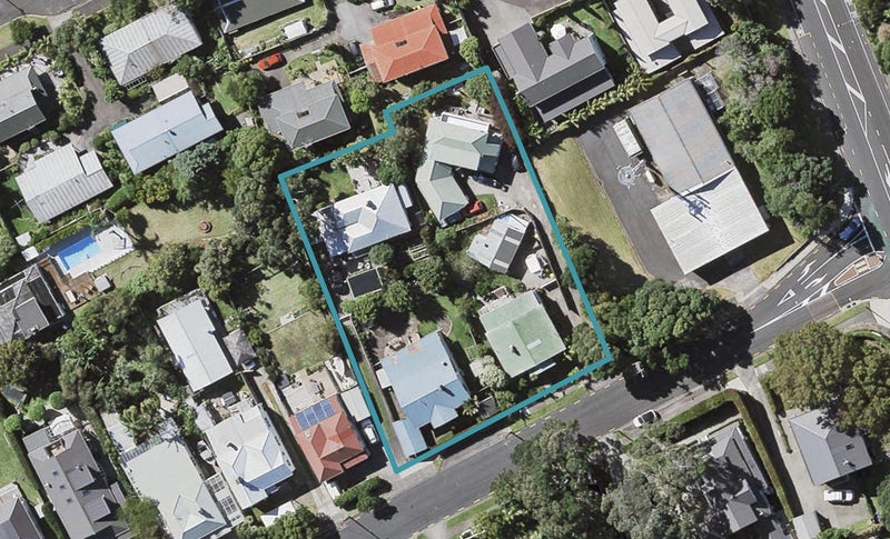 2/4 Mozeley Avenue, Devonport, North Shore City - Carousel 1