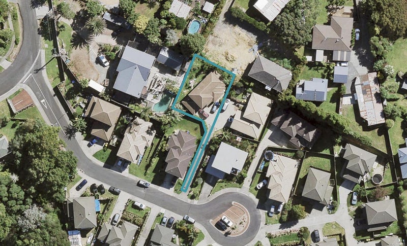 8 Vanhest Way, Ranui, Auckland - Carousel 1