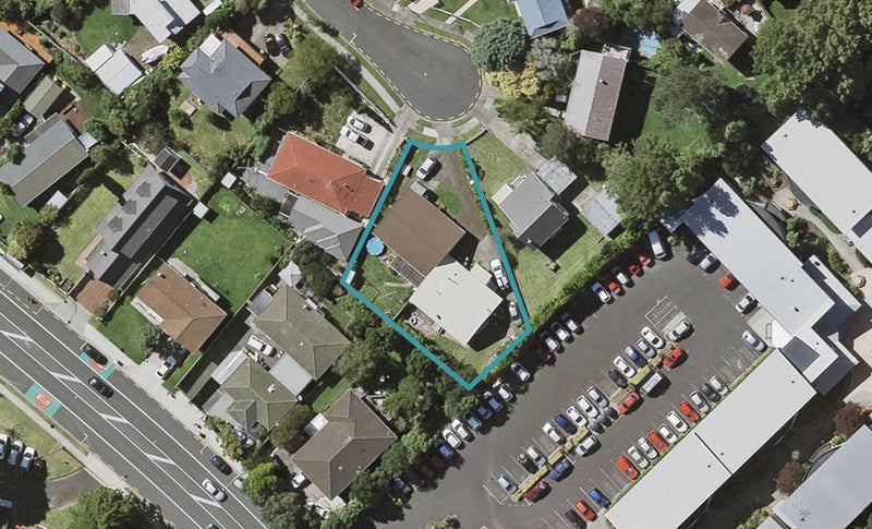 2/10 Raupapa Street, Northcote, Auckland - Carousel 1
