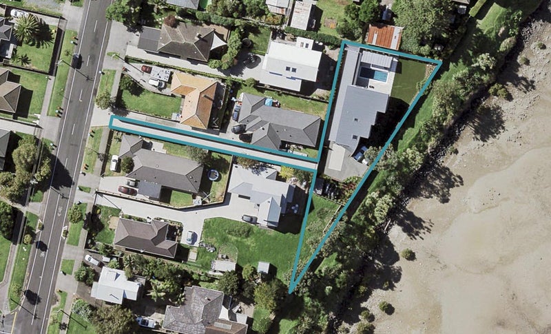 212A Riverside Avenue, Point England, Auckland - Carousel 1