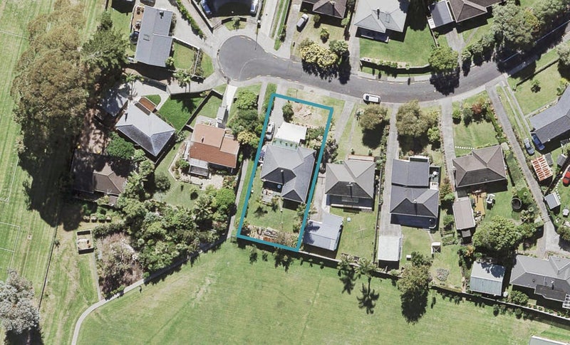 11 Cajero Place, Green Bay, Auckland - Carousel 1