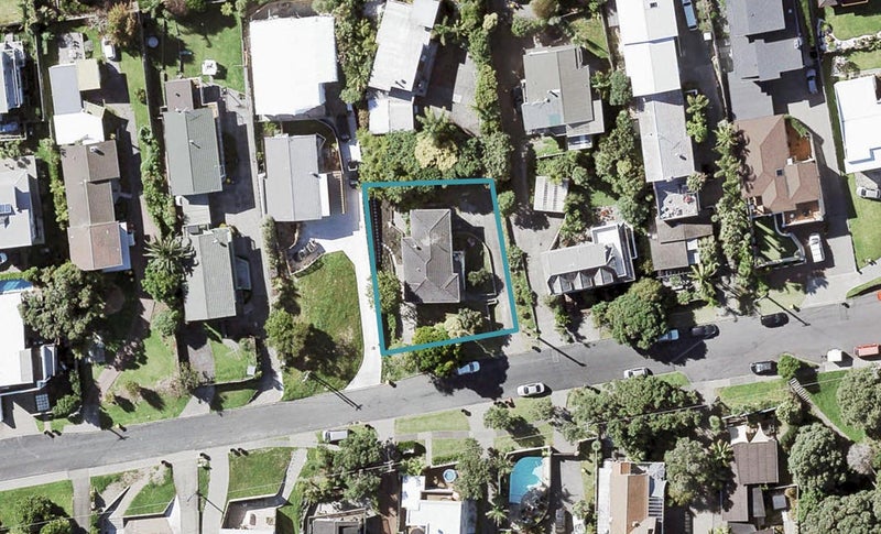 42 Masterton Road, Rothesay Bay, Auckland - Carousel 1