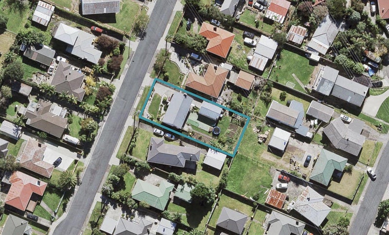 122 Cobham Crescent, Kelston, Auckland - Carousel 1