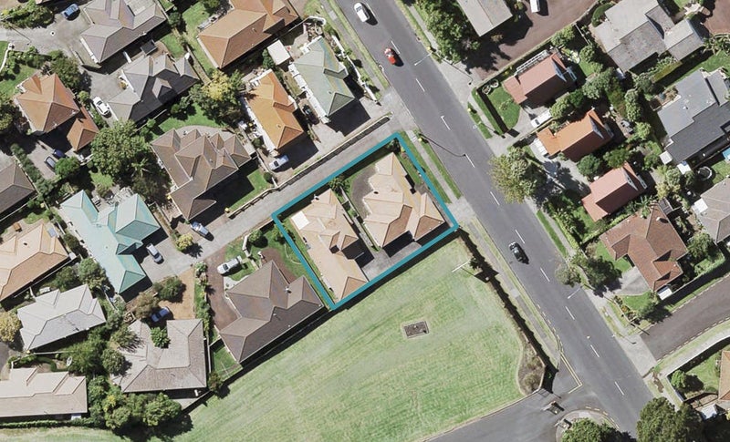 1/49 Fortunes Road, Half Moon Bay, Auckland - Carousel 1