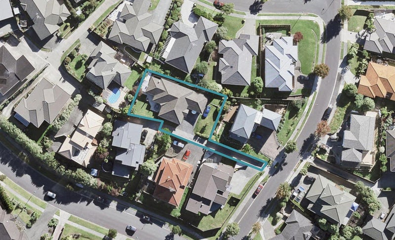 8 Trotting Terrace, Fairview Heights, Auckland - Carousel 1