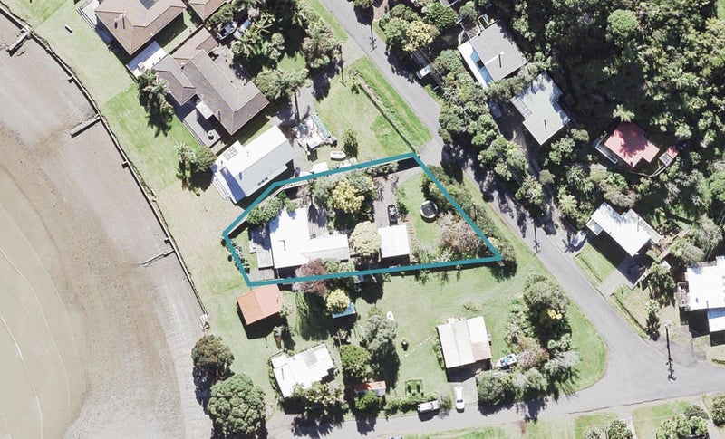 17 Foster Avenue, Huia, Auckland - Carousel 1