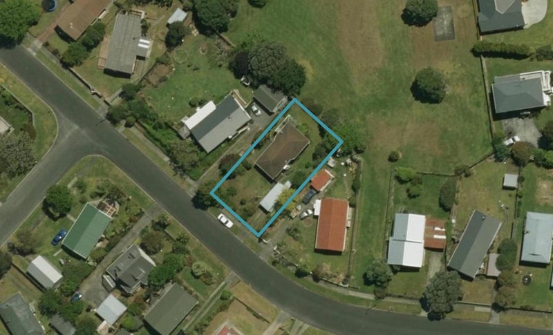 16 Shearwater Street, One Tree Point - Carousel 1