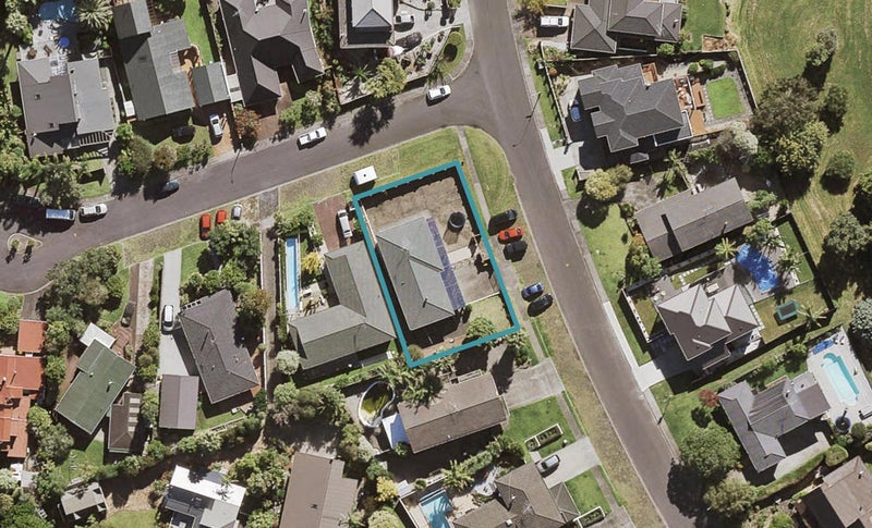 7 Tarahanga St, Northcote, North Shore City - Carousel 1