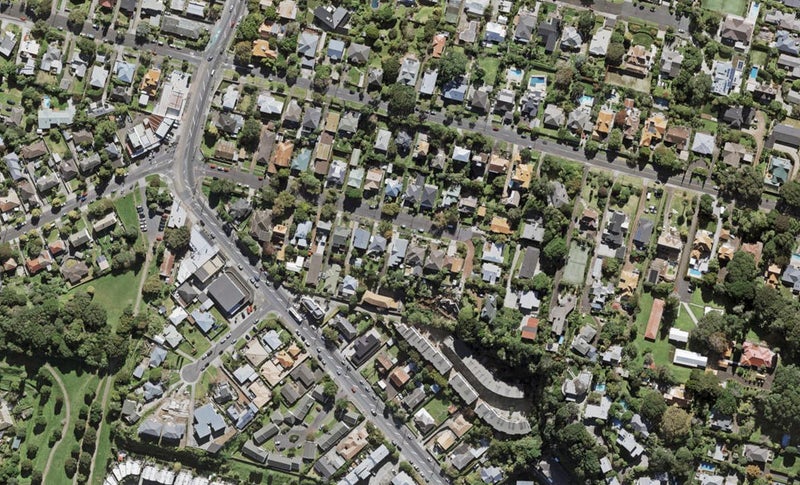 13 Rewa Road, Three Kings, Auckland - Carousel 1