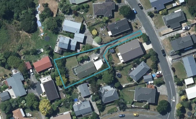 7 Carvel Lane, Whitby, Porirua - Carousel 1