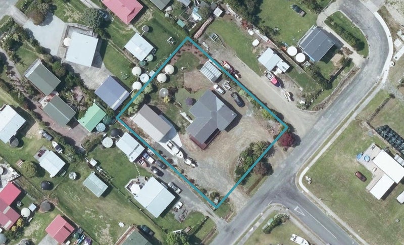 6 Lochiel Street, Māhia - Carousel 1