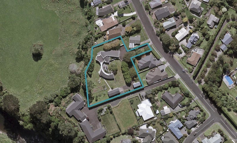 90 Queens Road, Glen Avon, New Plymouth - Carousel 1