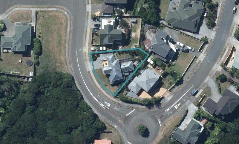 16 Saint Ives Drive, Camborne, Porirua - Carousel 1