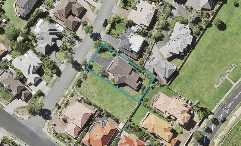 118 Simmental Crescent, Somerville, Manukau - Carousel 1