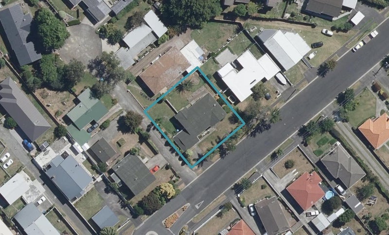 12 Storey Avenue, Forest Lake, Hamilton - Carousel 1