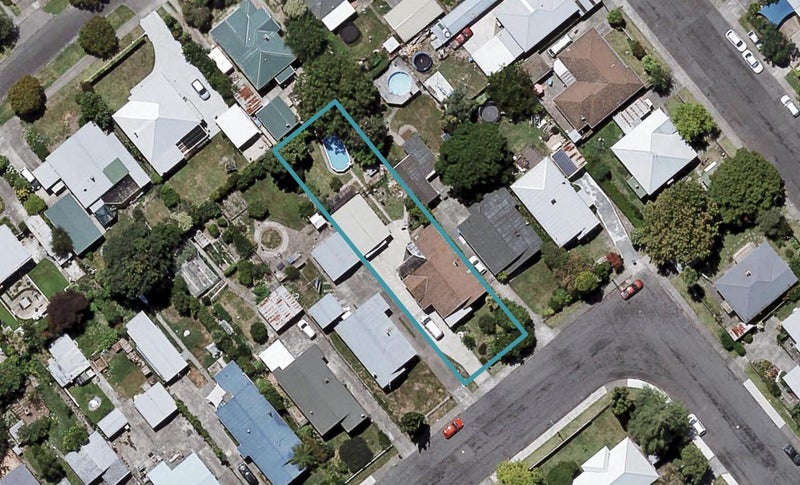 305 Lovedale Road, Saint Leonards, Hastings - Carousel 1