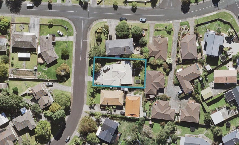1 Jenelin Road, Glendene, Auckland - Carousel 1