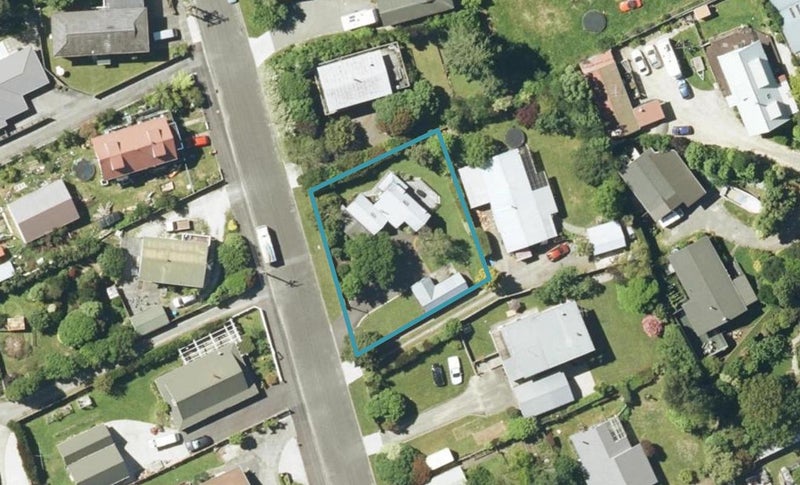 7 Huia Street, Waikawa, Picton - Carousel 1
