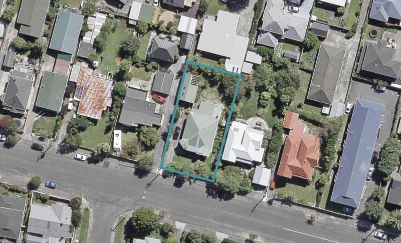 38 Whites Line, WOBURN, LOWER HUTT - Carousel 1